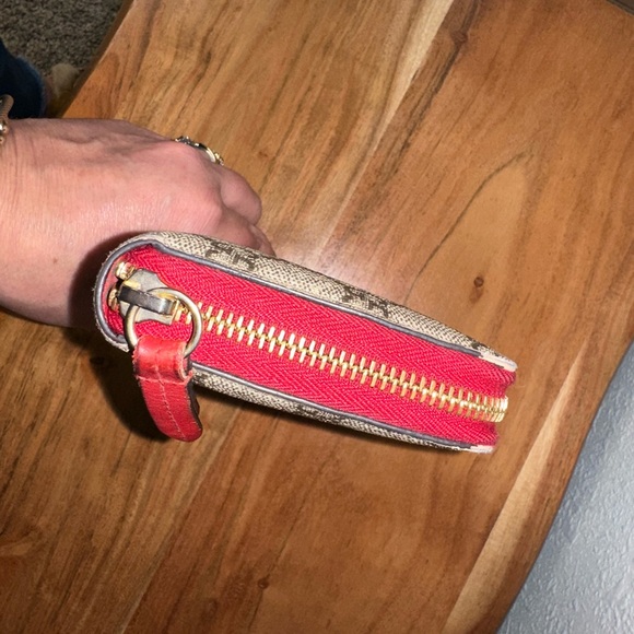 Gucci GG Supreme Embroidered Heart Snake Long Zipper Wallet - Picture 6 of 6